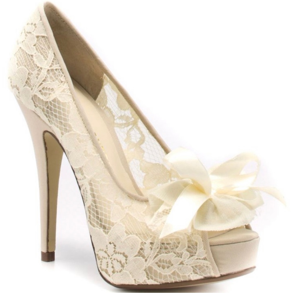 Chinese Laundry Hotline Vintage Lace Ivory Pumps